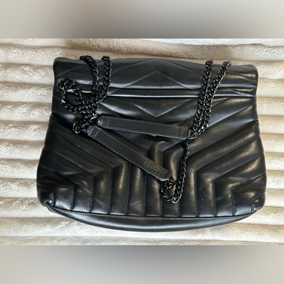 Saint Laurent
Loulou Small Shoulder Bag in Quilted Leather - Picture 10 of 12